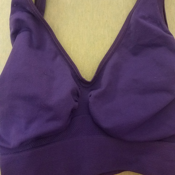 **SOLD**Set of 4 Sports Bras*SOLD* - Picture 5 of 5